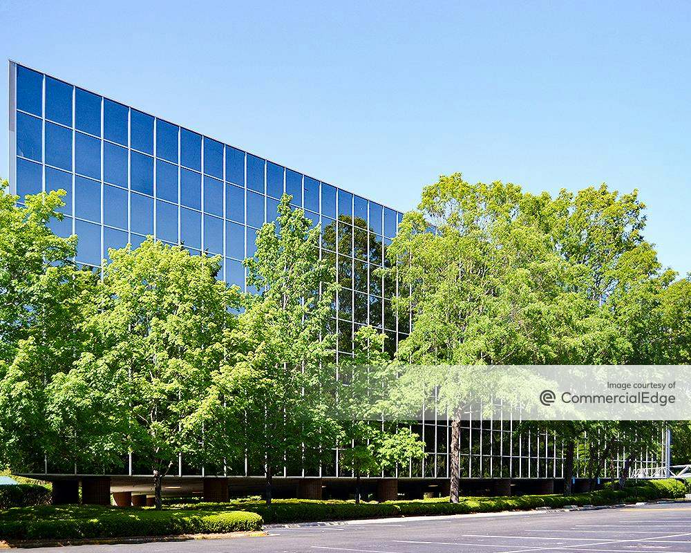 Lakeshore Park Plaza 2204 Lakeshore Drive, Homewood, AL Office Space