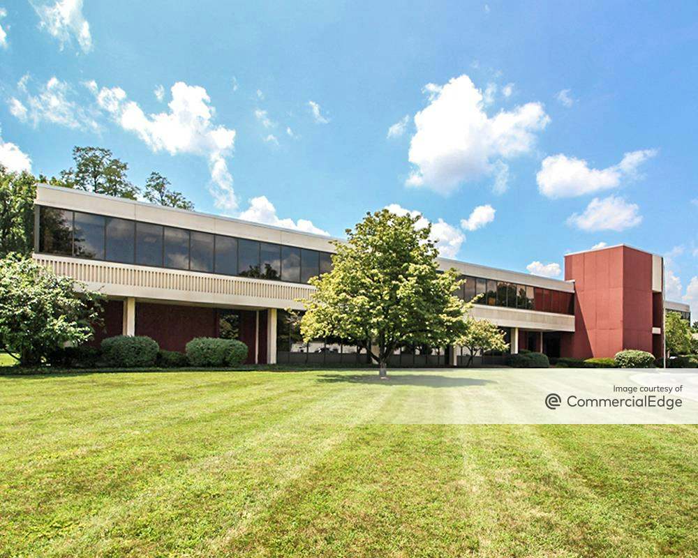 Pinnacle Center Building 1733 Harrodsburg Road, Lexington, KY