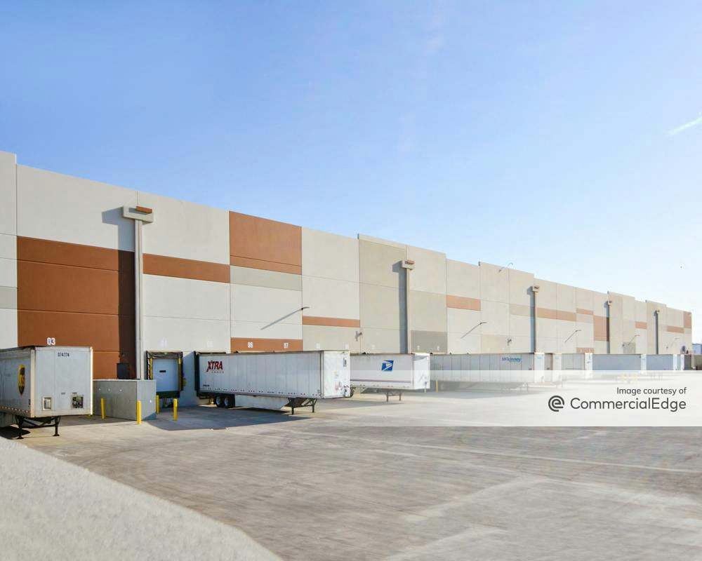 PV303 REI Distribution Center 4877 North Cotton Lane, Goodyear, AZ