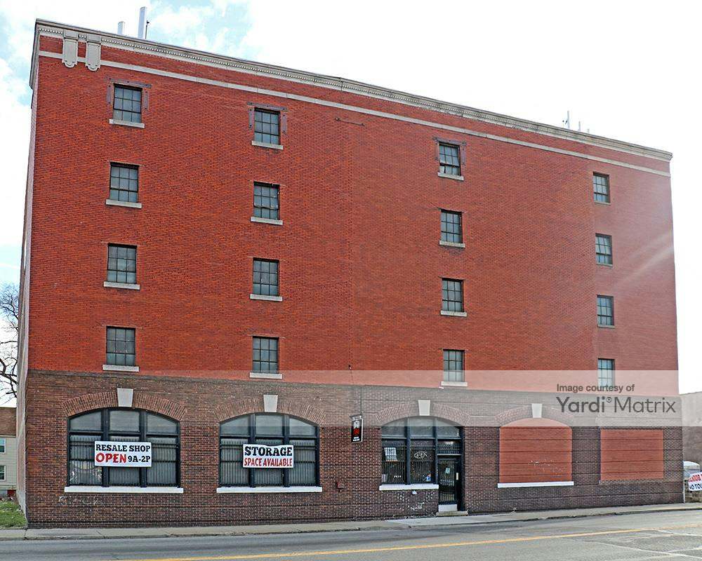 D & D Storage 7930 Mack Avenue, Detroit RENTCafé