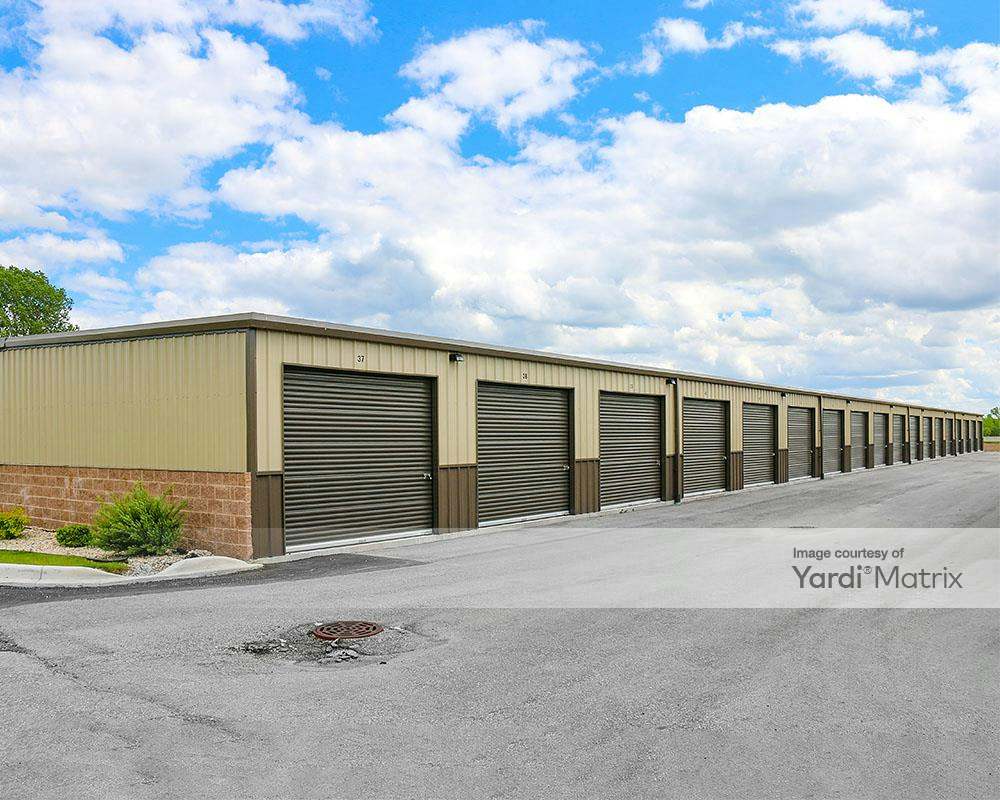 River Road Moving Storage 820 North River Road, West Bend RentCafe